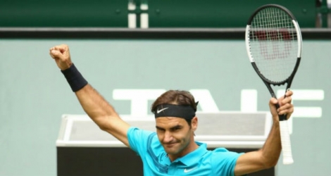 Le Suisse Roger Federer après son succès face au Français Benoît Paire, le 21 juin 2018 à Halle.