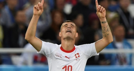 Le milieu Suisse Granit Xhaka exulte après son but face à la Serbie au Mondial, le 22 juin 2018 à Kaliningrad.