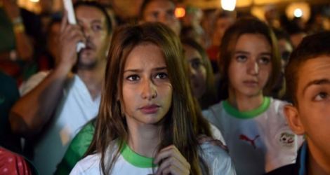 Des femmes en Algérie assistent à la diffusion sur grand écran d'un match de football lors de la Coupe du monde 2014, le 1er juillet 2014.