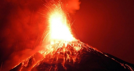 Le Volcan de feu au Guatemala est sous haute surveillance après de nouvelles explosions