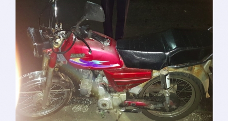 La motocyclette à côté de laquelle était le corps de Sachin Hurdoyal, ce soir à Cottage.