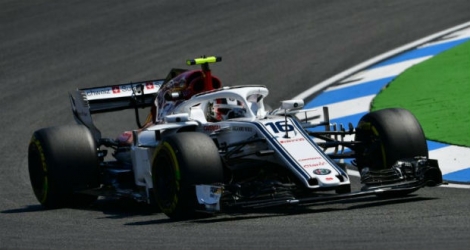 Le Monégasque Charles Leclerc pilotant sa Sauber-Ferrari lors de la 2e séance d'essais libres du GP d'Allemagne le 20 juin 2018 sur le circuit d'Hockenheim.