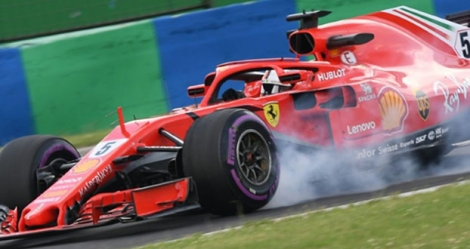 L'Allemand Sebastian Vettel au volant de sa Ferrari, le 27 juillet 2018, au cours de la 2e séance d'essais libres sur le Hungaroring, près de Budapest avant le GP de Hongrie.