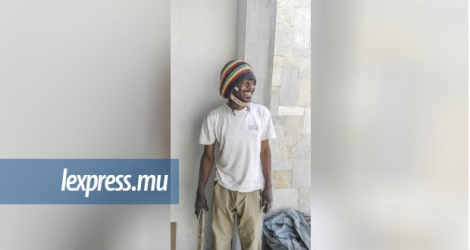 Josian Begue, 44 ans, est un tailleur de pierre originaire de Rodrigues. 