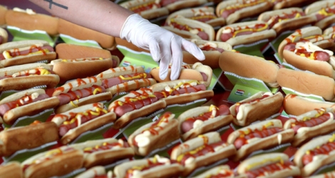 Le pays d'Amérique du Nord a ainsi pulvérisé le précédent record du Japon, qui avait créé une file de hot-dogs sur 325,66 mètres. 