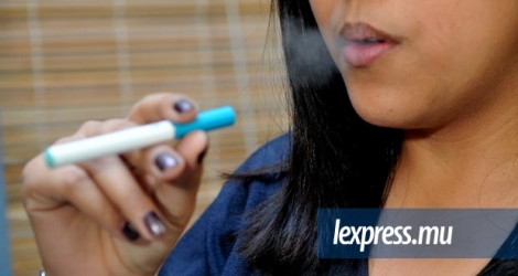 Selon les résultats d’une étude expérimentale récemment rendus publics, la vapeur émise par la cigarette électronique favoriserait des inflammations des voies respiratoires.