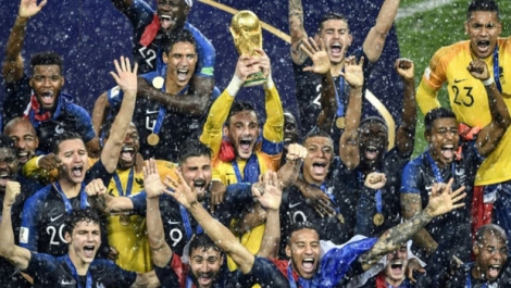L'équipe de France en liesse après avoir remporté la Coupe du monde de football, en finale contre la Croatie, au stade Loujniki à Moscou, le 15 juillet 2018 