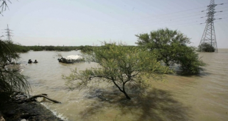 Une photo prise le 15 août 2016 dans la capitale soudanaise Khartoum montre les rives du Nil dont le niveau de l'eau a augmenté après deux semaines de pluies diluviennes qui ont fait des victimes et provoqué des dégâts