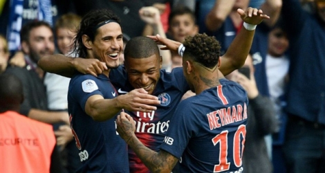 Cavani (g) Mbappé (c) et Neymar (d) buteurs lors de la victoire face à Angers 3-1 en 3e journée de L1.