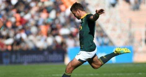 Le Springboks Handre Pollard frappe une pénalité contre contre l'Argentine lors du Rugby Championship, le 25 août 2018 à Mendoza.