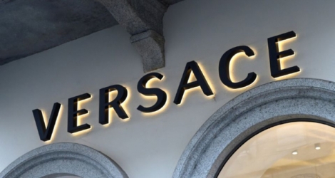 Le groupe de mode américain Michael Kors a officialisé mardi le rachat de la maison italienne Versace, valorisée à 1,83 milliard d'euros, confirmant des informations de presse qui circulaient depuis la veille.