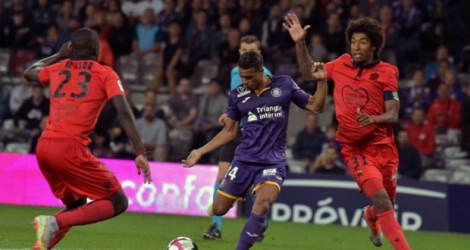 Le milieu de terrain de Toulouse Mathieu Dossevi buteur lors du match nul à domicile 1-1 face à Nice en 9e journée de L1 le 5 octobre 2018.