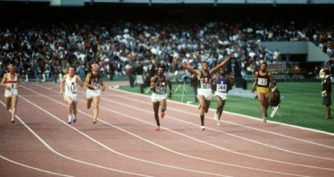 L'Austraien Peter Norman (en blanc, 2e à gauche) lors du 200 m aux jeux Olympiques de Mexico, le 16 octobre 1968.