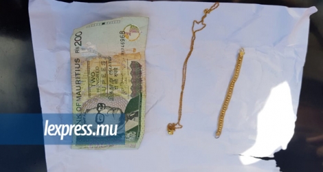 Une partie des bijoux volés a pu être récupérée par la police. 