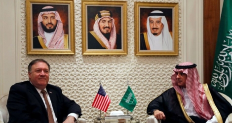 Le secrétaire d'Etat américain Mike Pompeo rencontre le ministre saoudien des Affaires Etrangères, Adel al-Jubeir, à Riyadh, le 16 octobre 2018.