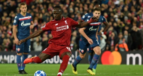 L'attaquant Sénégalais de Liverpool Sadio Mané transforme un penalty contre l'Etoile Rouge de Belgrade en Ligue des champions, le 24 octobre 2018 à Liverpool.