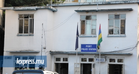 Le policier était affecté au poste de police du port.