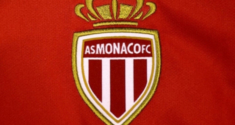 Logo de l'ASM brodé sur le maillot de l'équipe de Monaco, le 6 août 2015.