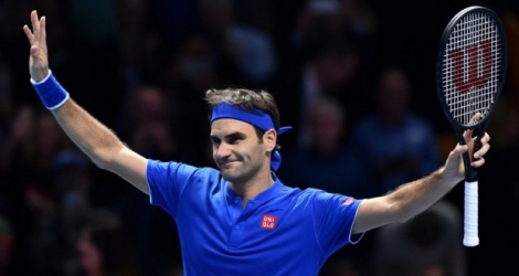 Roger Federer préserve ses chances de qualification dans le dernier carré en battant Dominic Thiem au Masters de Londres le 13 novembre 2018 
