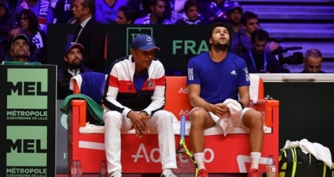 Yannick Noah (g) et Jo-Wilfried Tsonga lors de la défaite face à Marin Cilic en finale de Coupe Davis le 23 novembre 2018