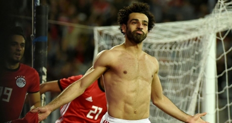 L'Egyptien Mohamed Salah, célébrant un but avec sa sélection à domicile le 16 novembre 2018 à Alexandrie, est le favori pour se succéder à lui-même au Ballon d'Or africain