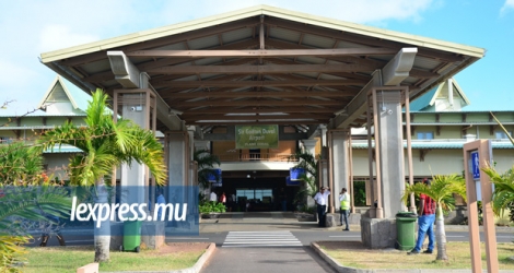 L’Assemblée régionale a changé le nom de l’aéroport de Rodrigues en juin 2017, en retirant le nom de sir Gaëtan Duval pour y re-mettre celui de Plaine-Corail.
