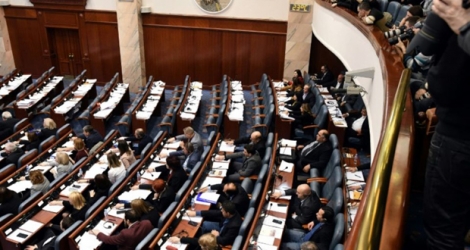 Les députés macédoniens votent au Parlement à Skopje pour changer le nom de leur pays, le 11 janvier 2019.