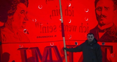Une banderole représentant Rosa Luxemburg et Karl Liebknecht, le 15 janvier 2012 à Berlin