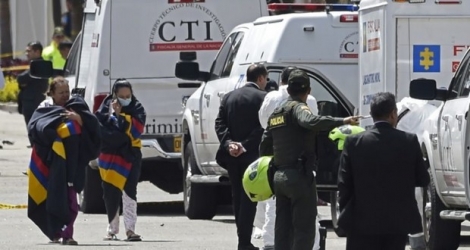 Intervention des secours après l'attentat à la voiture piégée à Bogota le 17 janvier 2019