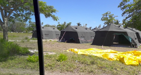 Des tentes dressées pour abriter les travailleurs indiens.