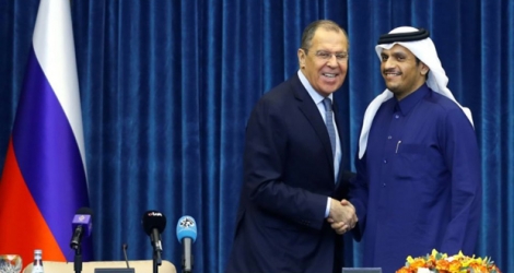 Le minisqtre qatari des Affaires étrangères cheikh Mohammed ben Abdelrrahmane Al-Thani au cours d'une conférence de presse à Doha avec son homologue russe Sergueï Lavrov le 4 mars 2019.