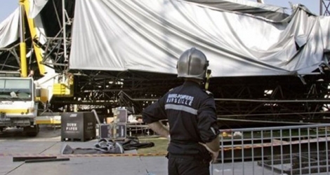 Le stade Velodrome bâché le 16 juillet 2009 après l'accident survenu lors de la préparation d'un concert de Madonna.