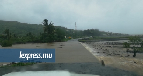 Rodrigues a commencé à ressentir les conditions cycloniques depuis hier. [Photos: Ann-Carleen Gentil et Rodrigues Emergency Operations Command]