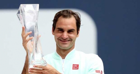 Le Suisse Roger Federer, vainqueur du tournoi de Miami en battant en finale l'Américain John Isner, le 31 mars 2019.