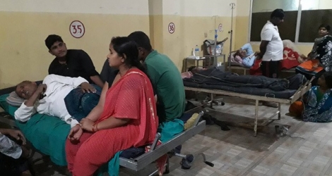 Les hôpitaux locaux faisaient face à un afflux de blessés en provenance des zones affectées par le sinistre.