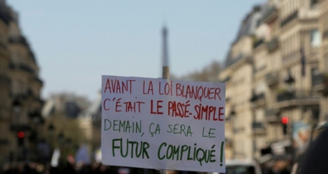 Des enseignants manifestent contre la loi du ministre de l'Education nationale Jean-Michel Blanquer «pour une école de la confiance», le 30 mars 2019 à Paris.