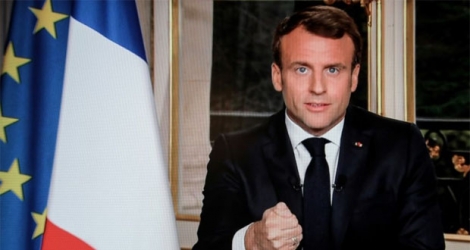 Le président Emmanuel Macron s'adressant aux Français dans une allocution télévisée à Paris le 16 avril 2019.
