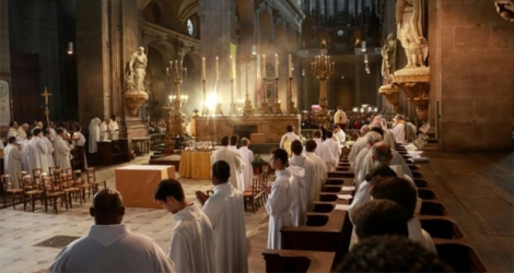 Messe à Saint-Sulpice le 18 avril 2019, avec les choeurs de Notre-Dame, devenus réfugiés après l'incendie.