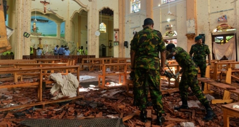 Les décombres dans l'église Saint-Sebastien de Negombo, le 22 avril 2019 le lendemain des explosions meurtrières.