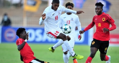 Hans Patate (N°18 au centre) déjoue la surveillance de l’arrièregarde angolaise. C’était lors de l’édition 2018 de la COSAFA Cup.
