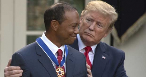 Donald Trump a remis lundi à la Maison Blanche la «médaille de la Liberté» à Tiger Woods.