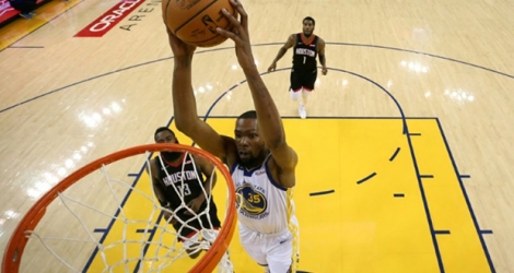 Kevin Durant des Golden State Warriors lors du match 5 des demi-finales de Conférence Ouest face aux Houston Rockets, à Oakland, le 8 mai 2019.