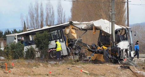 Le car scolaire accidenté à Millas le 15 décembre 2017 après une collusion avec un train qui a tué 6 enfants.