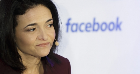 Sheryl Sandberg admet que «Facebook a la responsabilité de mieux faire pour regagner la confiance des utilisateurs» en coopérant davantage avec les autorités locales.