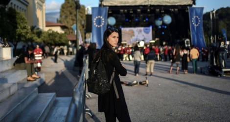 Une jeune femme assiste à un évènement organisé par le Comité européen à Athènes, le 11 mai 2019.