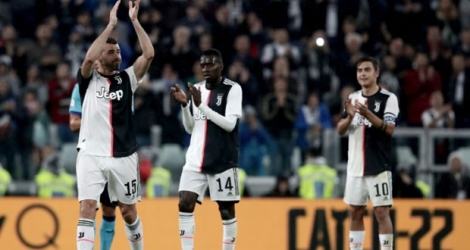 La Juventus rend hommage au vétéran Andrea Barzagli pour sa dernière à Turin, lors du match nul contre l'Atalanta Bergame, le 19 mai 2019.