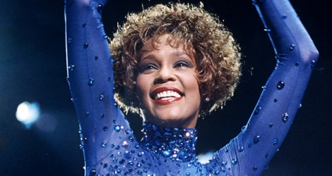 Whitney Houston est morte à 48 ans après une lutte exposée au grand jour contre une dépendance aux drogues.