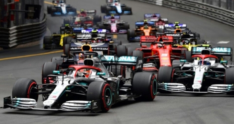 Départ du GP de Monaco, avec les Mercedes de Lewis Hamilton et Valtteri Bottas en première ligne, le 26 mai 2019.