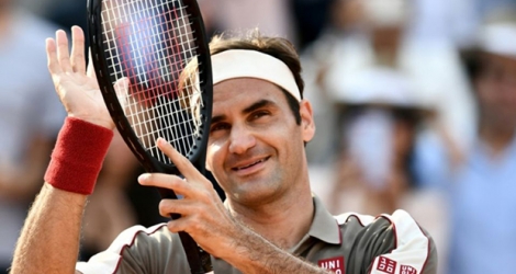 Roger Federer se qualifie pour les demi-finales de Roland-Garros en battant Stanislas Wawrinka le 4 juin 2019.