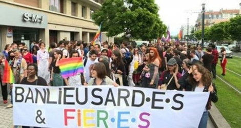 Capture d'image d'une vidéo de l'AFPTV de manifestants participant à la premère «Marche des fiertés en banlieue», le 9 juin 2019 à Saint-Denis, près de Paris.